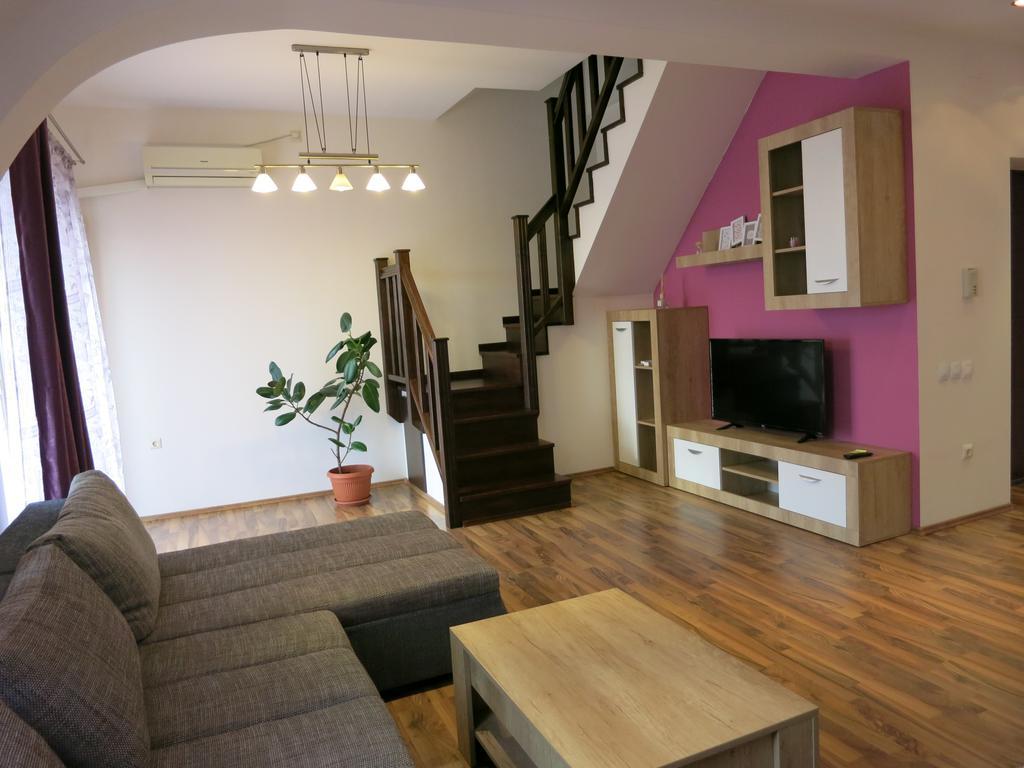 Penthouse Apartament Nufarul Орадя Екстер'єр фото