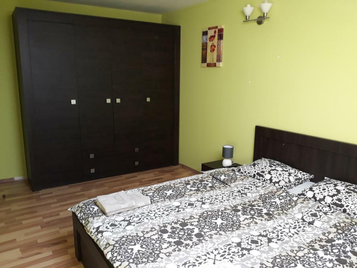 Penthouse Apartament Nufarul Орадя Екстер'єр фото